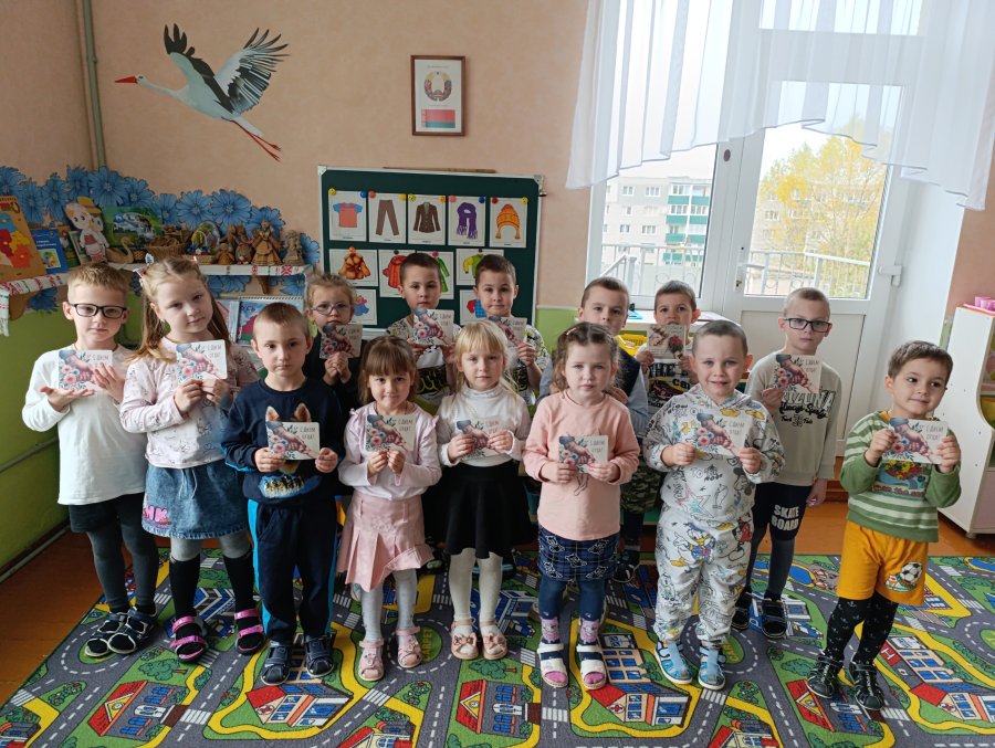 С Днём отца поздравляем всех, кто возглавил семью и взял на себя ответственность за воспитание детей в ней!